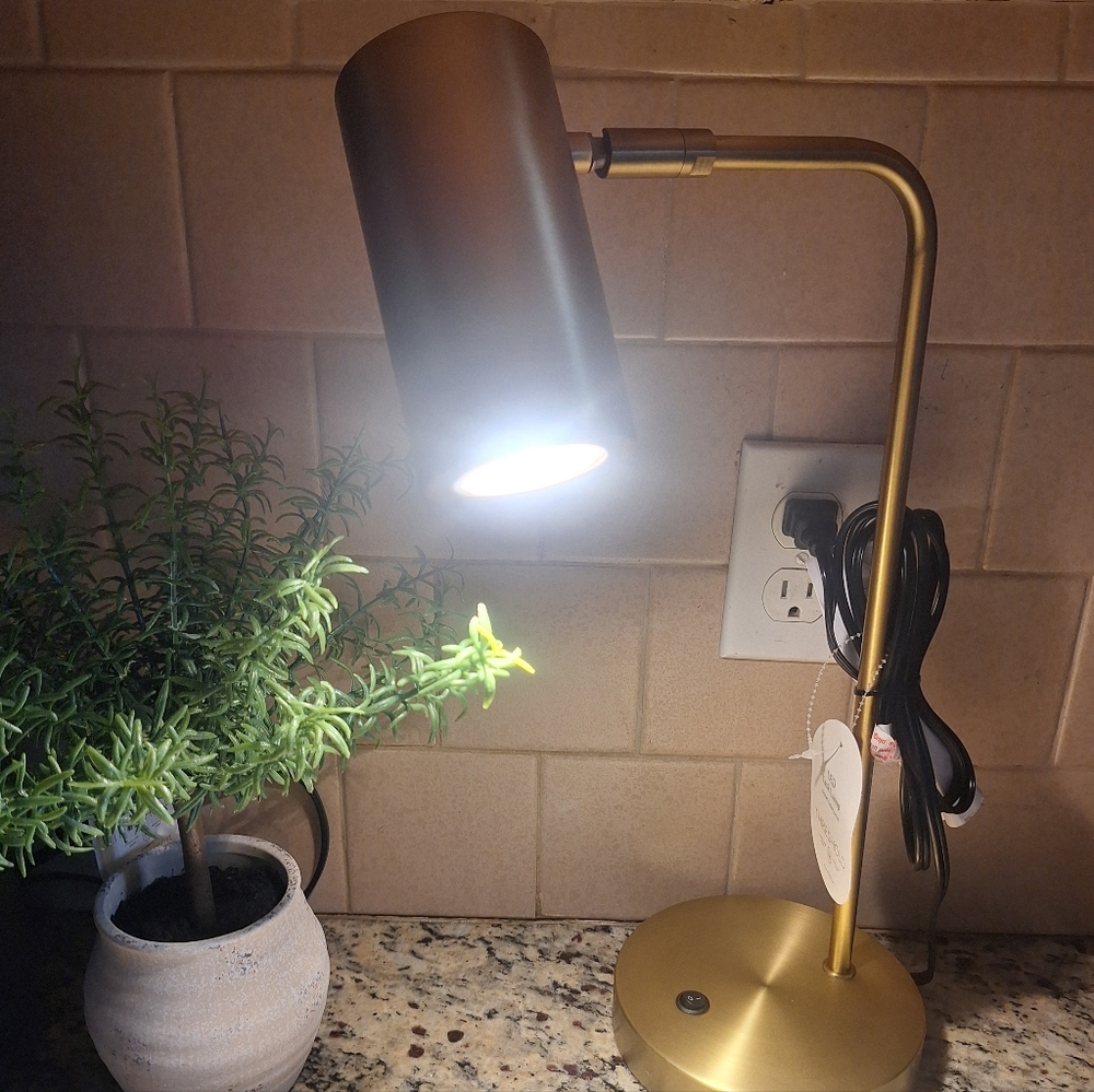 Threshold Led Task Lamp - Picture 6 of 10